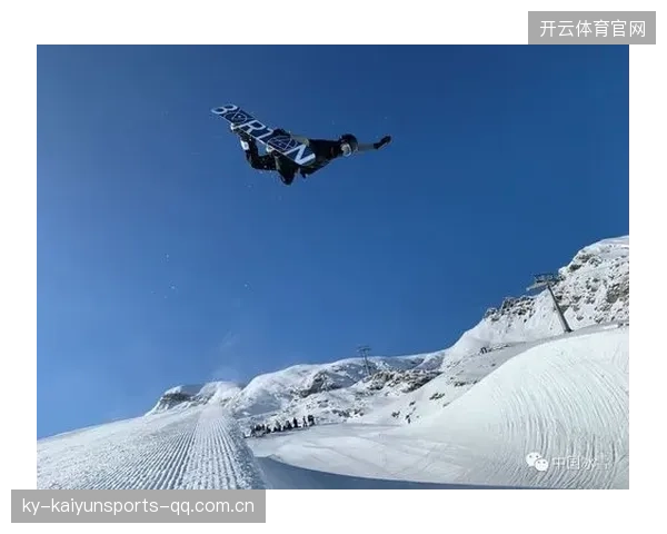 滑雪队加强不同雪质适应训练